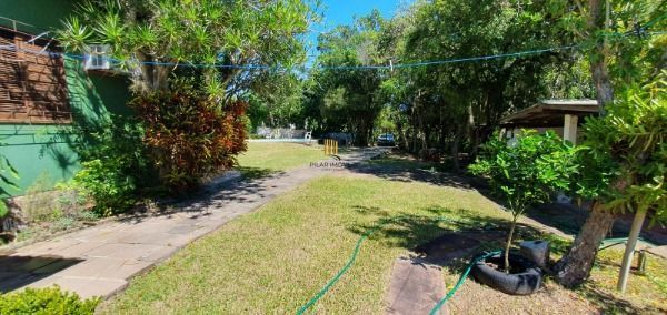 Casa em Porto Alegre, no bairro Ponta Grossa, com 3 dormitório(s), e 3 banheiros, à venda.