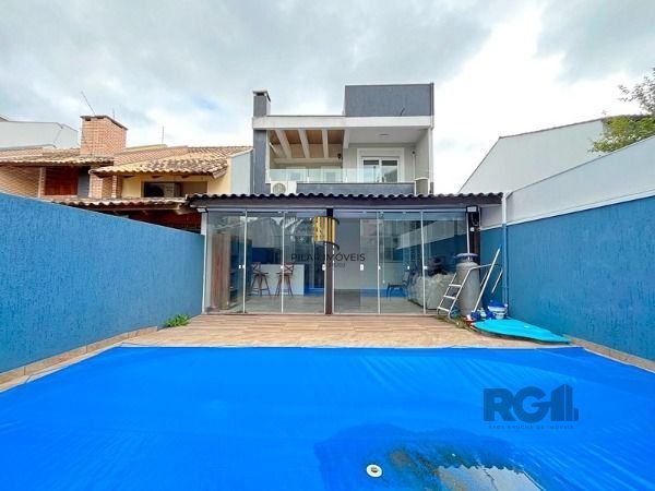 Casa em Porto Alegre, no bairro Hípica, com 3 dormitório(s), e 3 banheiros, à venda.