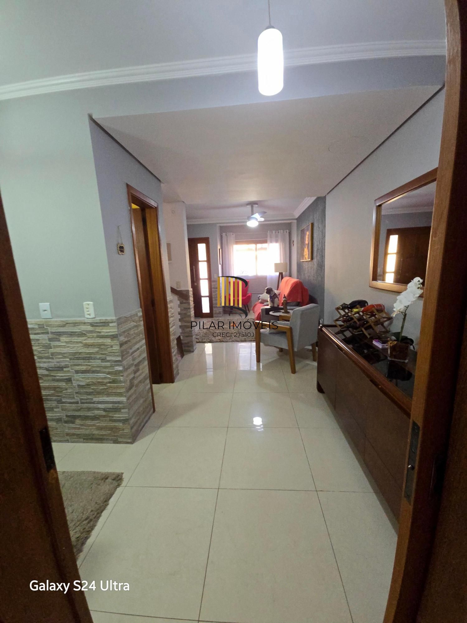Casa 2 dormitórios no bairro Hípica