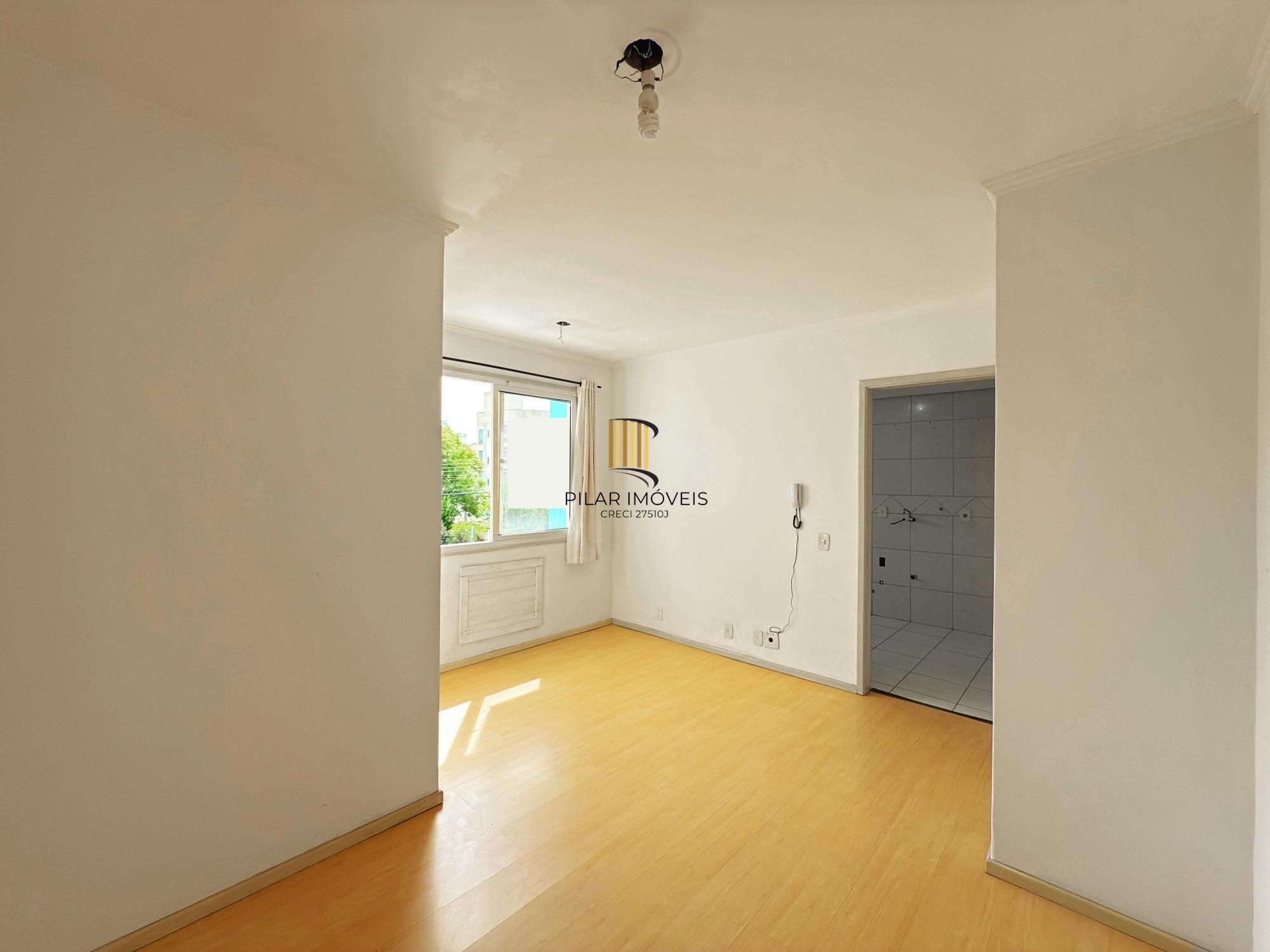 Apartamento de 2 dormitórios junto a Protásio Alves