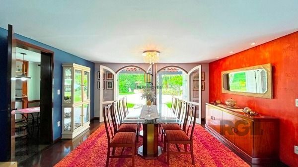 Casa em Porto Alegre, no bairro Ipanema, com 3 dormitório(s), à venda.