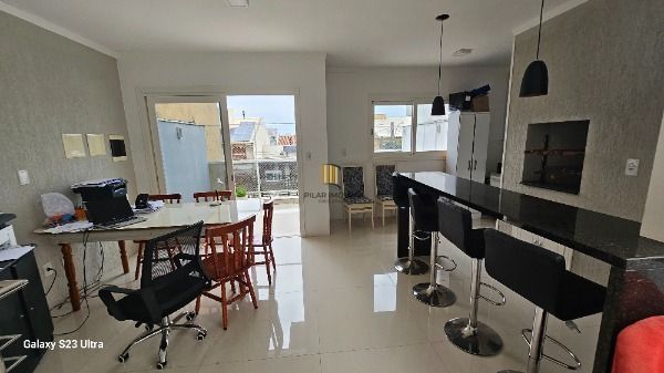 Casa em Porto Alegre, no bairro Hípica, com 3 dormitório(s), e 3 banheiros, à venda.