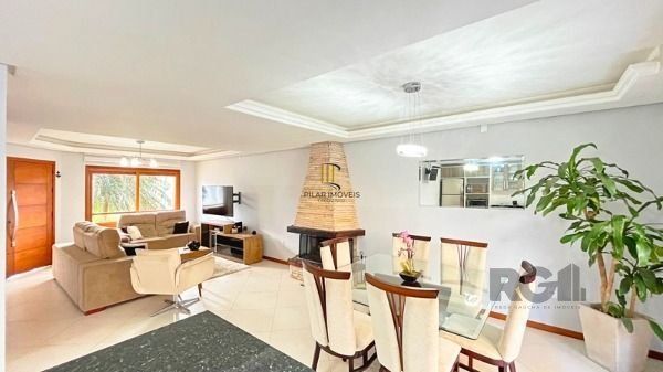 Casa em Porto Alegre, no bairro Hípica, com 3 dormitório(s), e 3 banheiros, à venda.