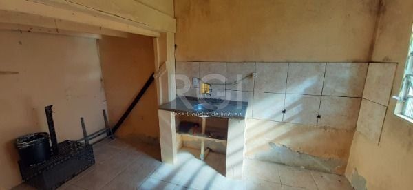 Sítio em Porto Alegre, no bairro São Caetano, com 5 dormitório(s), e 5 banheiros, à venda.