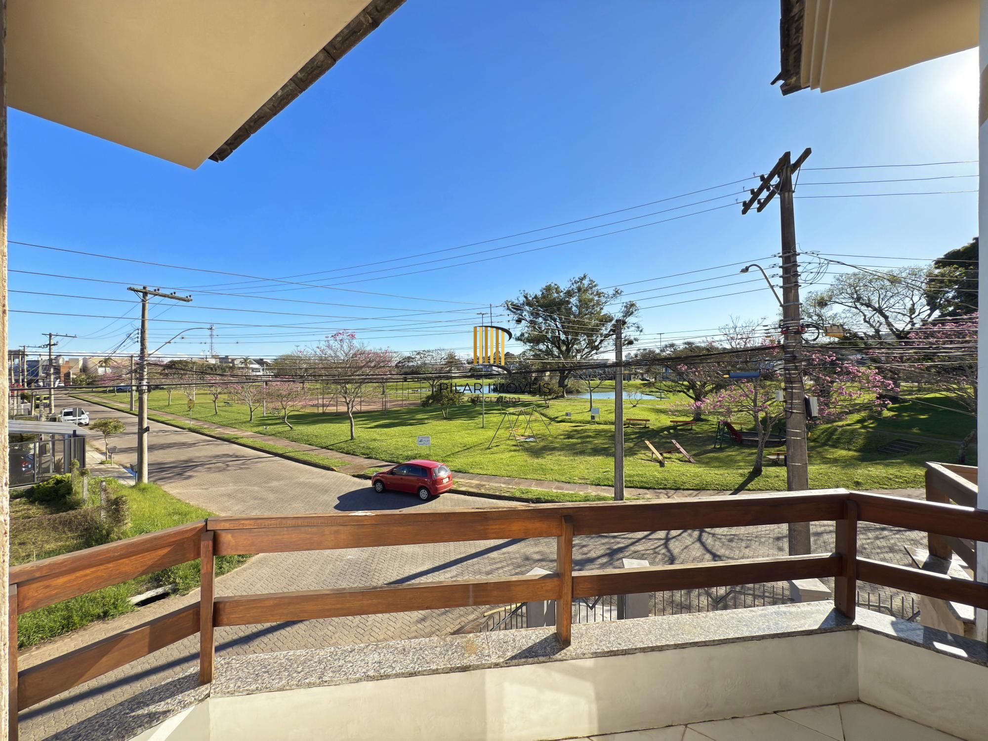 Sobrado a venda no Bairro Hipica de Porto alegre com 04 dormitórios sendo 01 suite