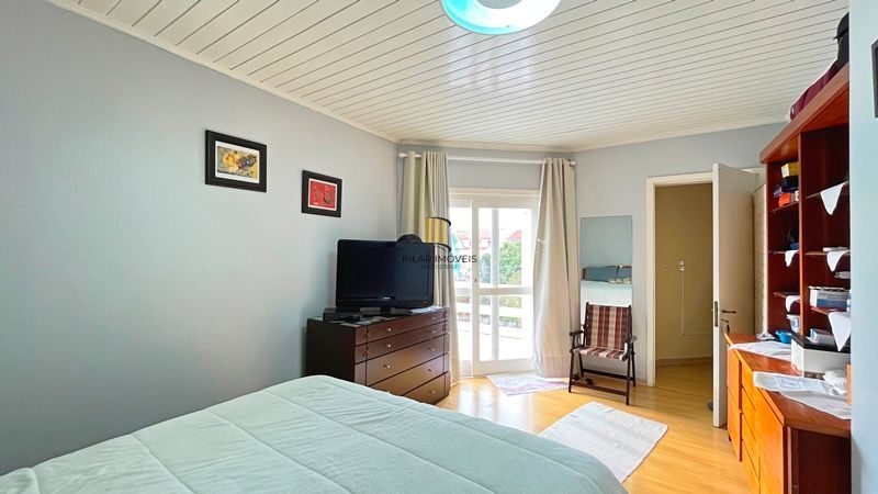 Casa de esquina com 285m², 3 dormitórios, sendo 1 suites, 4 vagas - amplo pátio com piscina,  Residencial Bahamas