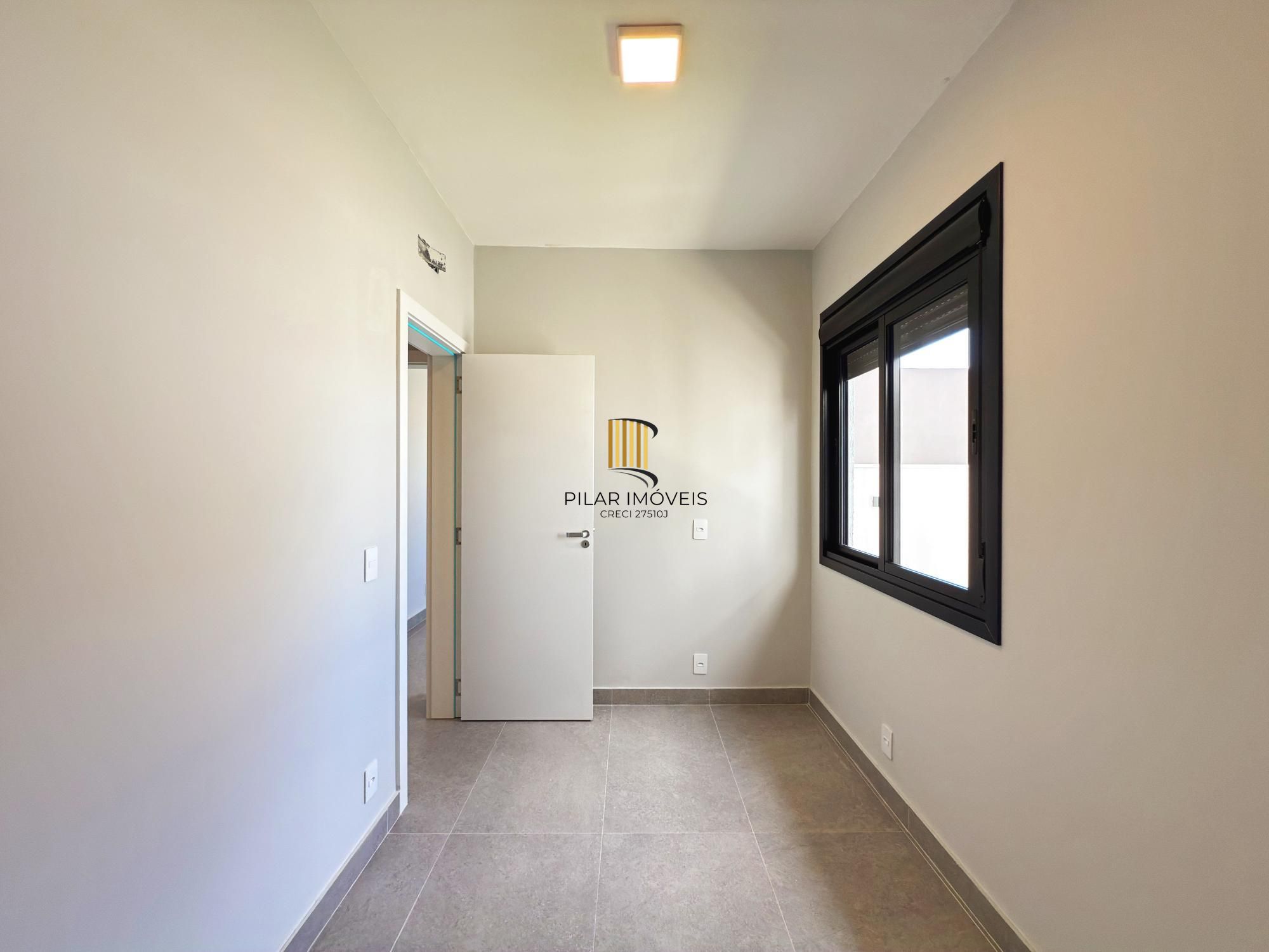 Residência nova em condomínio com 3 dormitórios