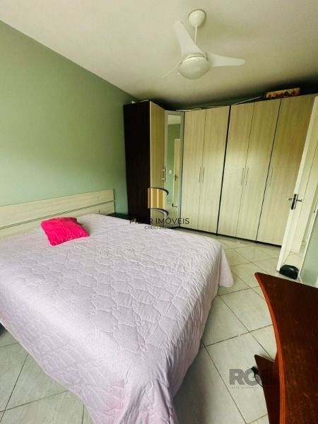 Apartamento em Porto Alegre, no bairro Cristal, com 2 dormitório(s), e 2 banheiros, à venda.