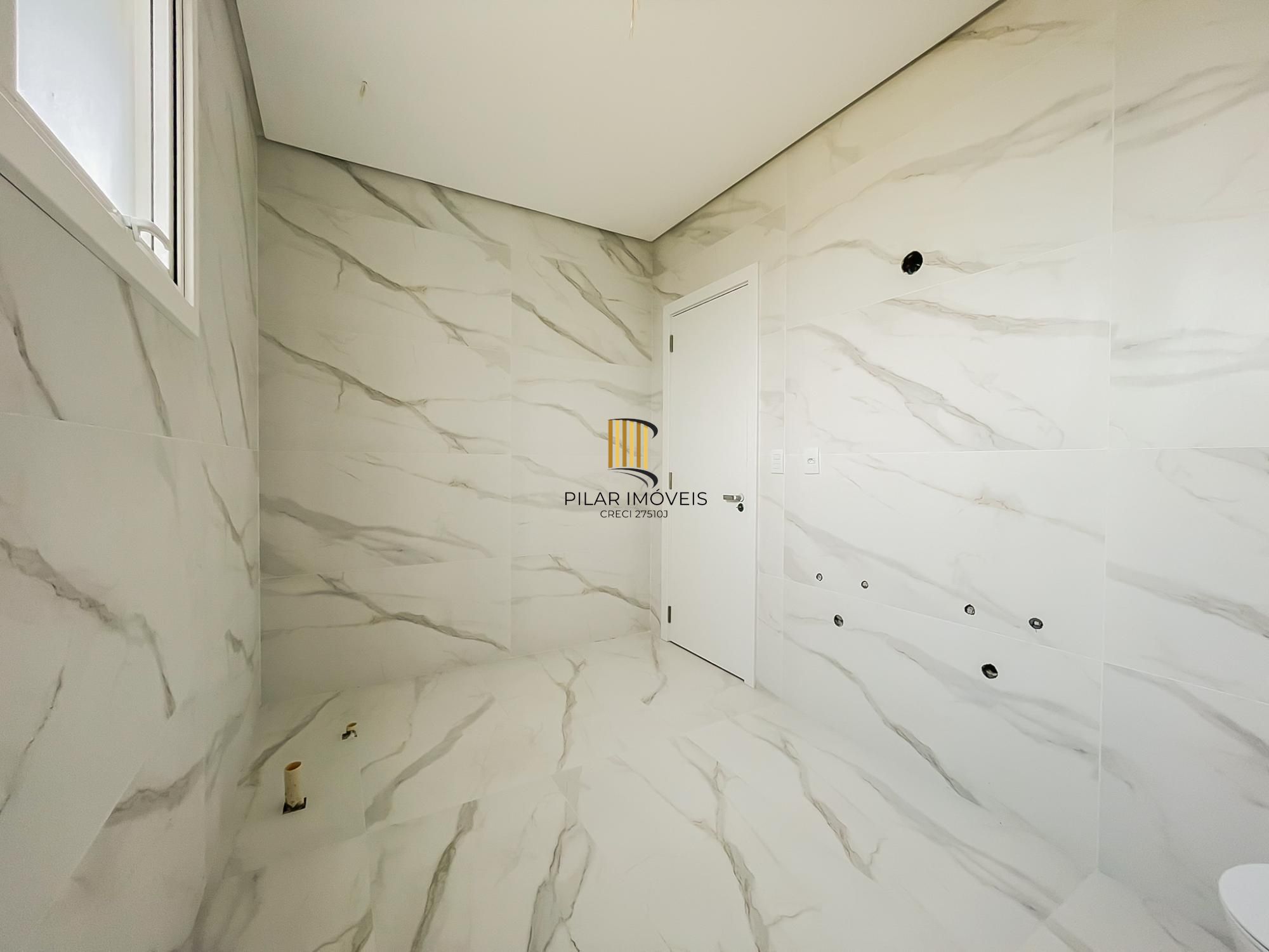 No Mirante do Lago, excelente residência com 3 suítes