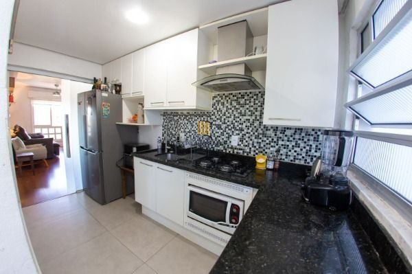 Apartamento em Porto Alegre, no bairro Tristeza, com 3 dormitório(s), e 3 banheiros, à venda.