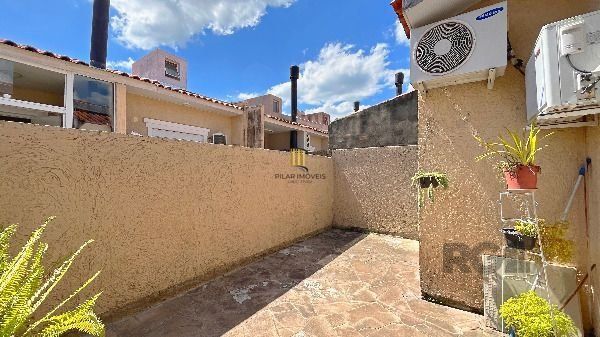 Casa de Condomínio 2 dormitórios no bairro Hípica