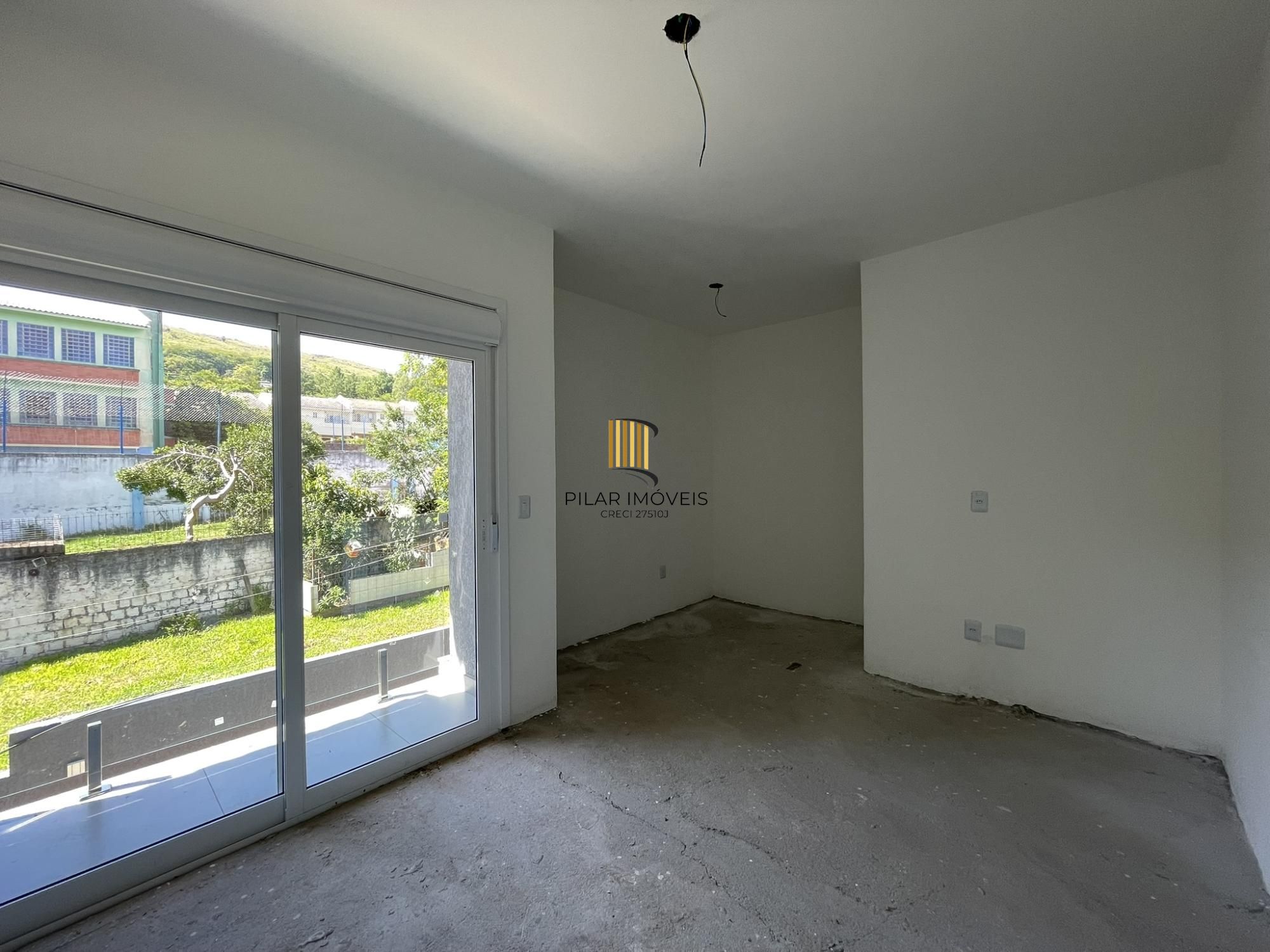 Casa Condominio em Porto Alegre, no bairro Nonoai, com 2 dormitório(s), e 2 banheiros, à venda.