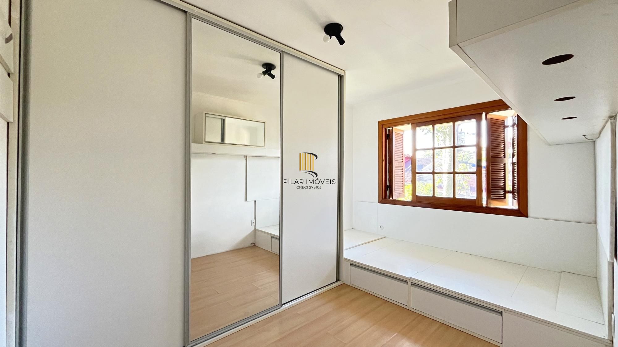 Casa 5 dormitórios no bairro Ipanema