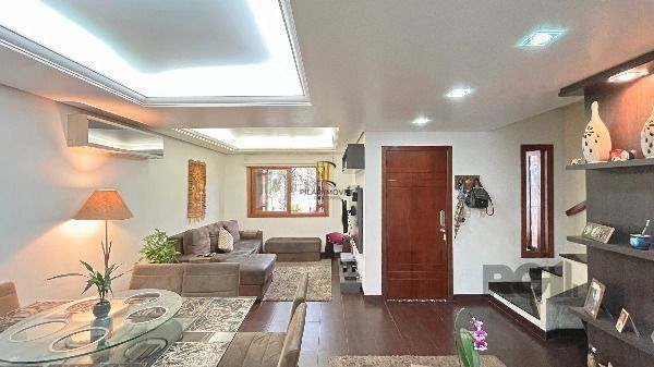Casa em Porto Alegre, no bairro Hípica, com 3 dormitório(s), e 3 banheiros, à venda.