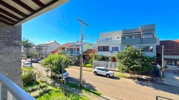 Casa em Porto Alegre, no bairro Hípica, com 3 dormitório(s), e 3 banheiros, à venda.