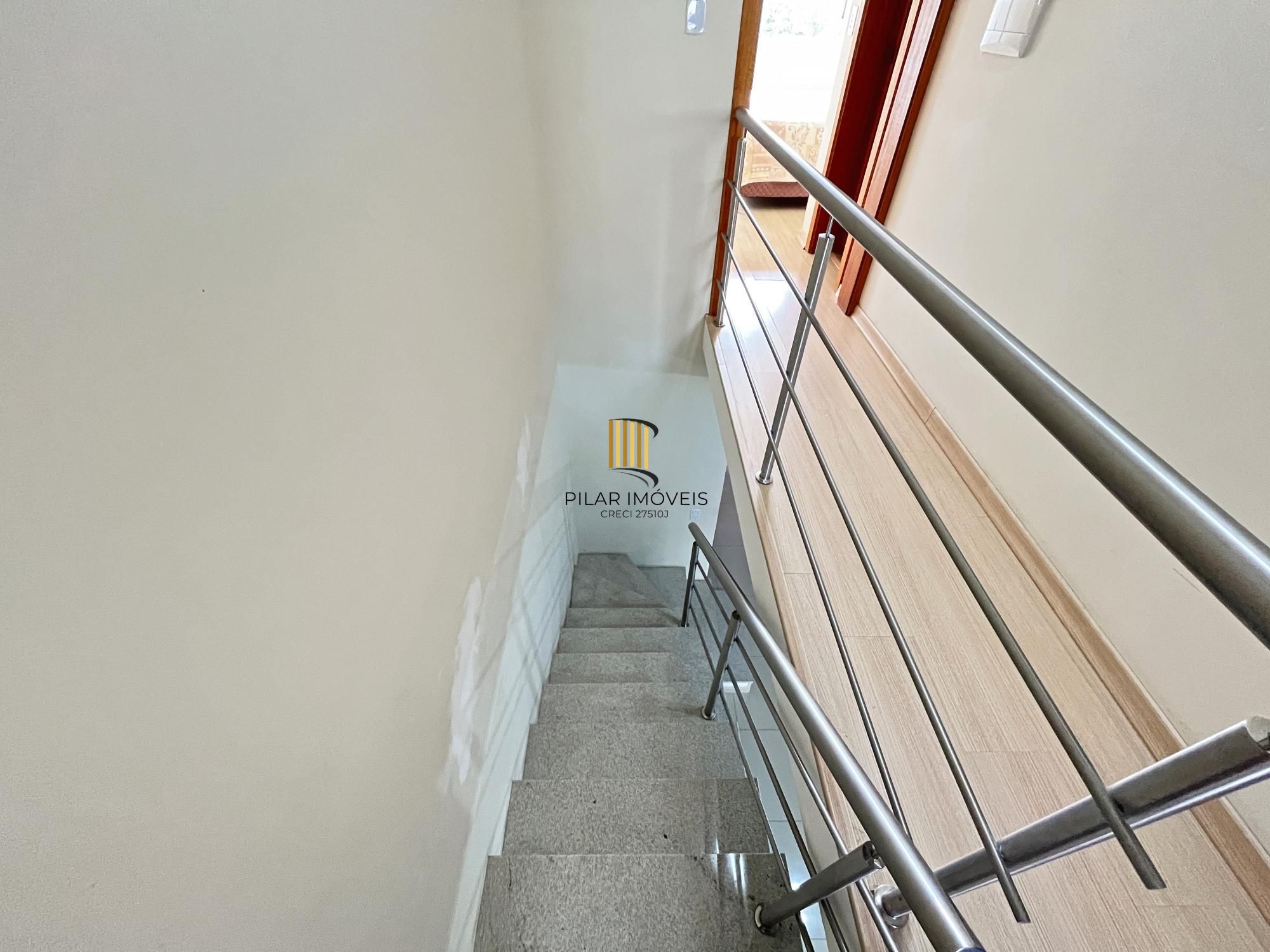 Casa 2 dormitórios no bairro Hípica