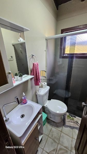Casa em Porto Alegre, no bairro Belém Novo, com 3 dormitório(s), e 3 banheiros, à venda.