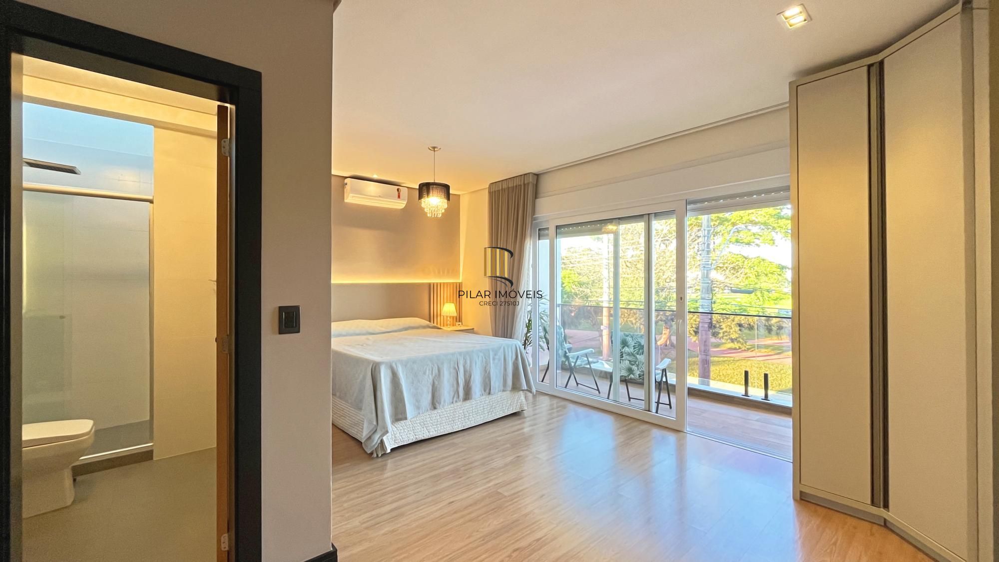 Casa à venda com 174m², 3 dormitórios, 3 suítes, 2 vagas, no bairro Hípica em Porto Alegre