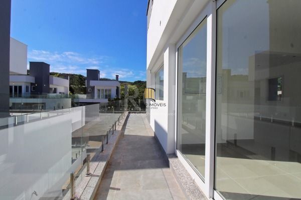 Casa Condominio para Venda - 364m², 3 dormitórios, sendo 3 suites, 2 vagas - Pedra Redonda
