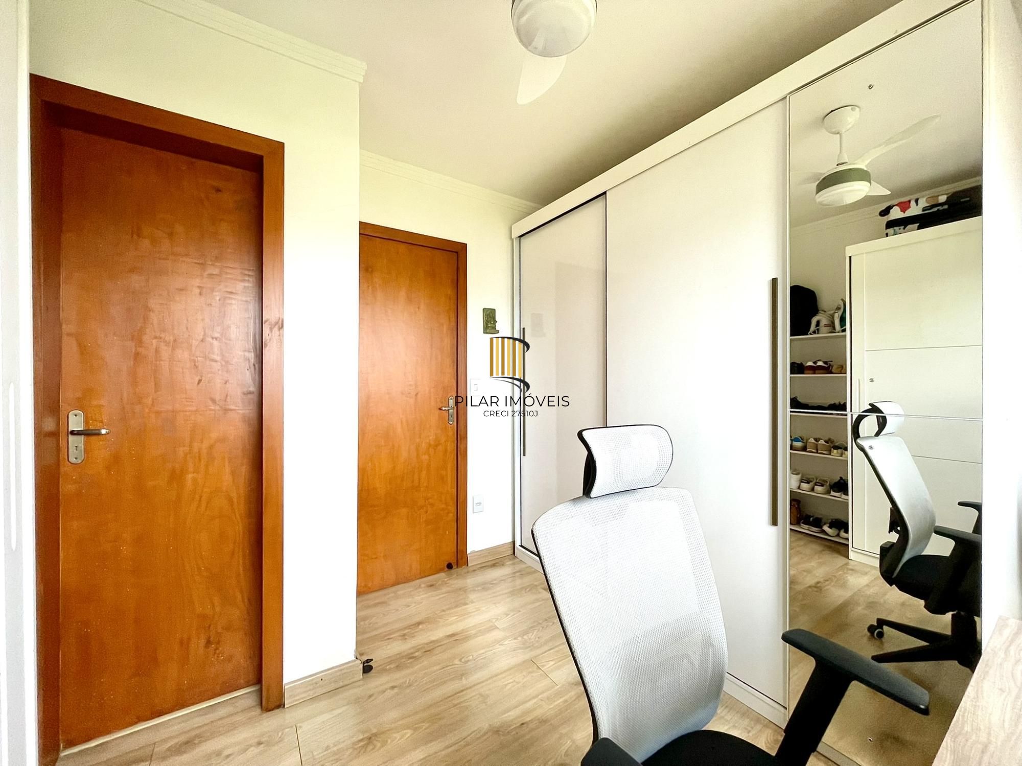 Casa 2 dormitórios no bairro Hípica