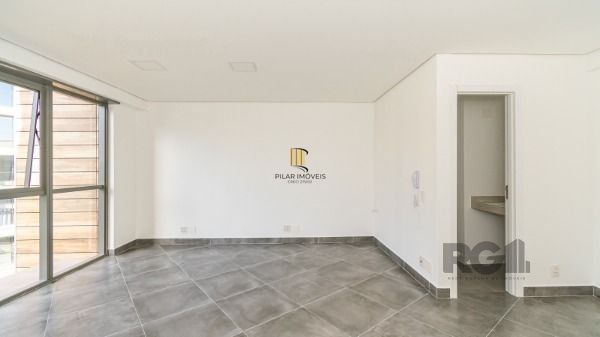 Conjunto/Sala em Porto Alegre, no bairro Tristeza, e 0 banheiros, à venda.