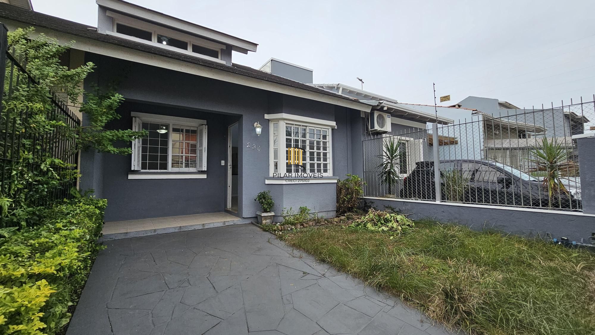 Casa 3 dormitórios no bairro Hípica