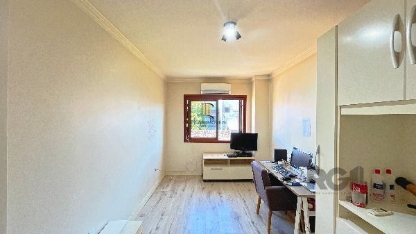 Casa em Porto Alegre, no bairro Hípica, com 3 dormitório(s), e 3 banheiros, à venda.