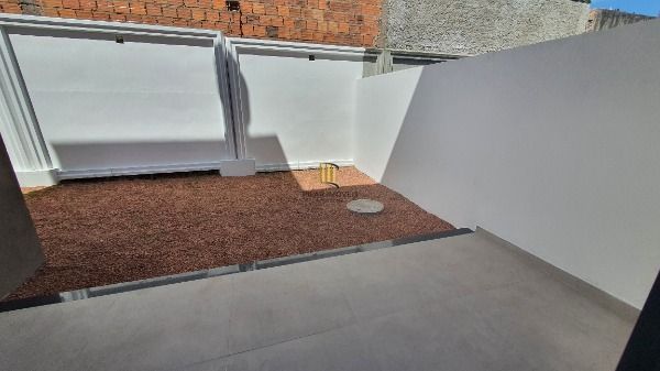 Casa Condominio em Porto Alegre, no bairro Ipanema, com 3 dormitório(s), e 3 banheiros, à venda.