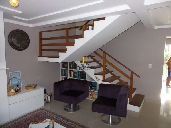 Casa para Venda - 270m², 3 dormitórios, sendo 1 suites, 2 vagas - Guarujá