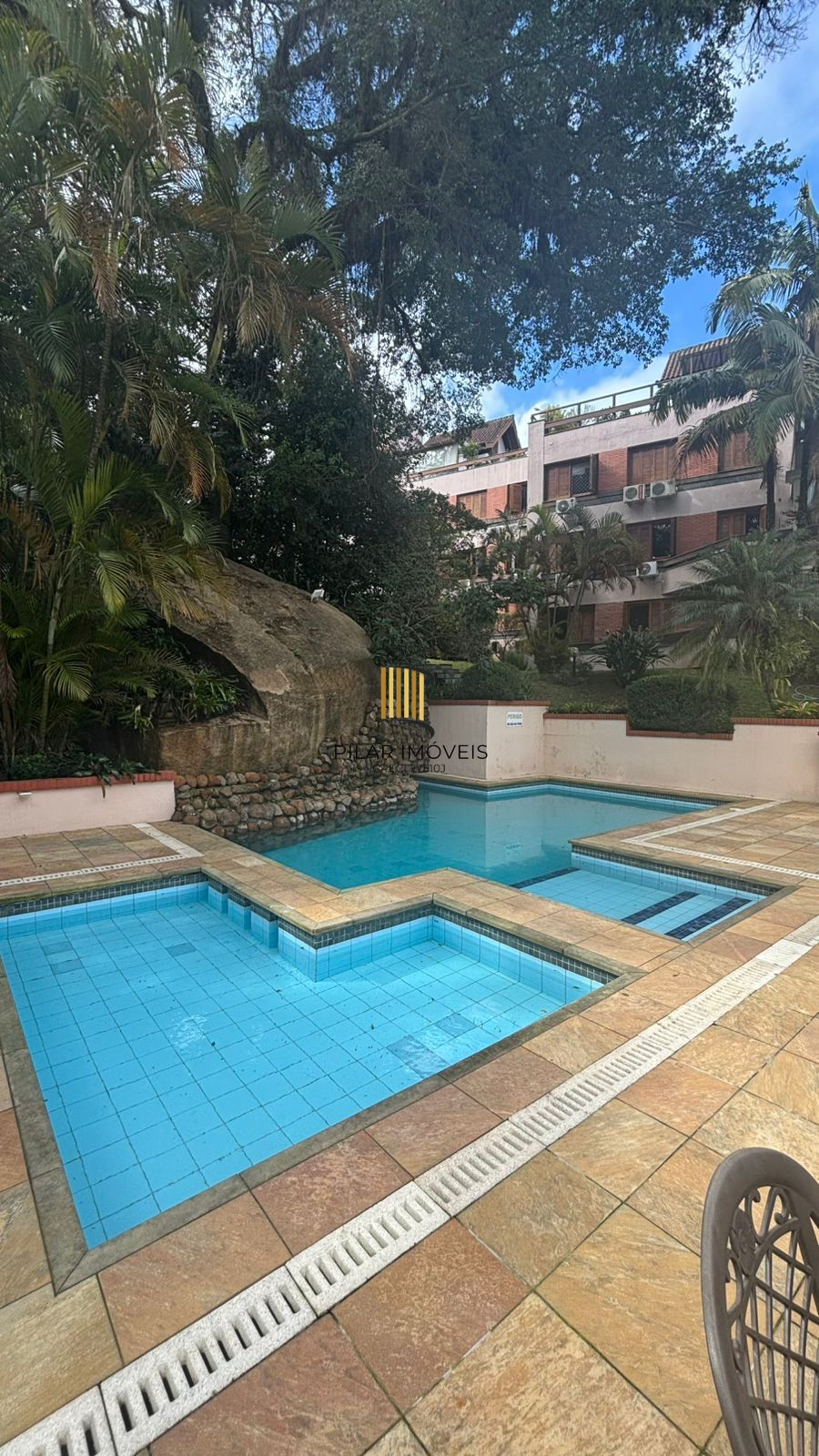 Linda cobertura, 3 quartos, 1 suíte, infra completa no bairro Ipanema, com ofurô.