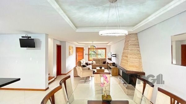 Casa em Porto Alegre, no bairro Hípica, com 3 dormitório(s), e 3 banheiros, à venda.