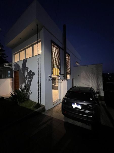Casa 3 dormitórios no bairro Ipanema