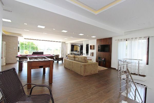 Casa para Venda - 400m², 4 dormitórios, sendo 2 suites, 4 vagas - Guarujá