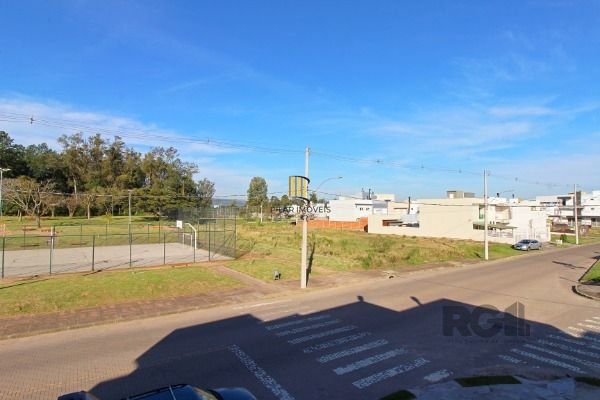 Casa em Porto Alegre, no bairro Hípica, com 3 dormitório(s), e 3 banheiros, à venda.