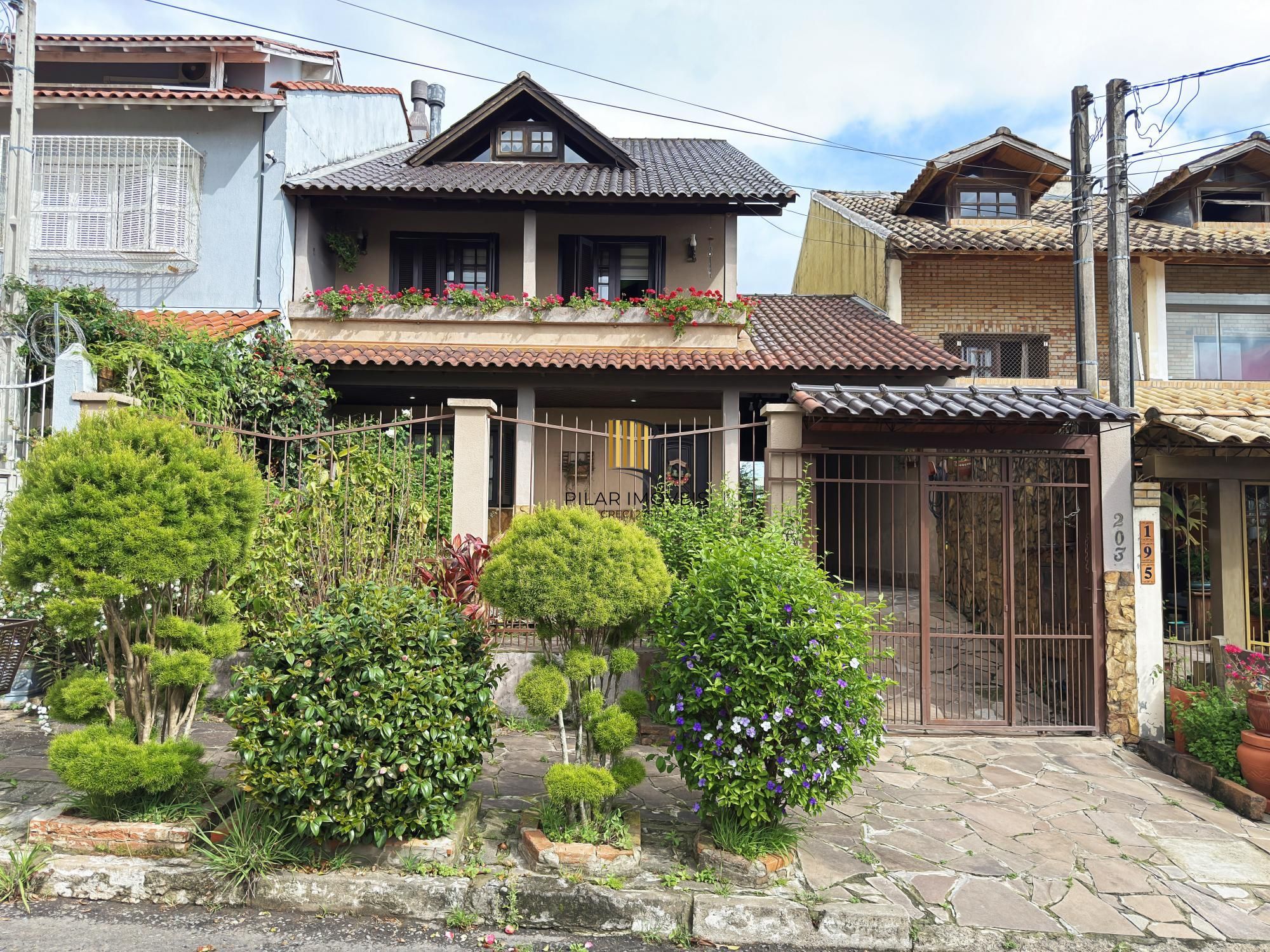 Excelente sobrado com 255 m² de área privativa 3 dormitórios com opção do 4 dormitórios