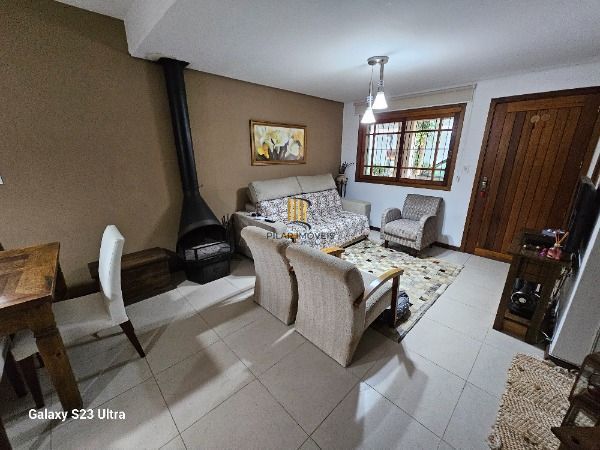Casa Condominio em Porto Alegre, no bairro Ipanema, com 3 dormitório(s), e 3 banheiros, à venda.