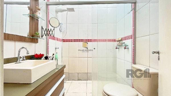 Casa Condominio em Porto Alegre, no bairro Vila Nova, com 3 dormitório(s), e 3 banheiros, à venda.