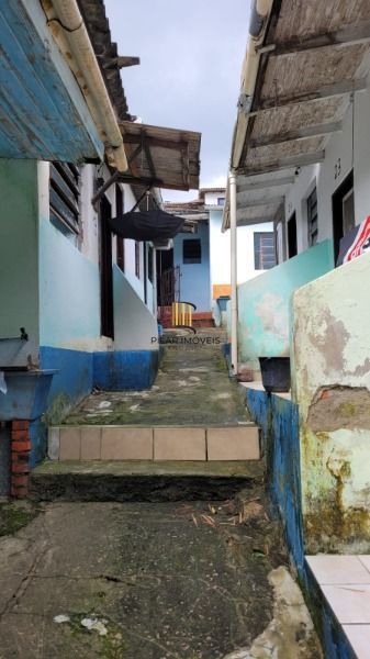 Casa em Porto Alegre, no bairro Santo Antônio, com 3 dormitório(s), e 3 banheiros, à venda.
