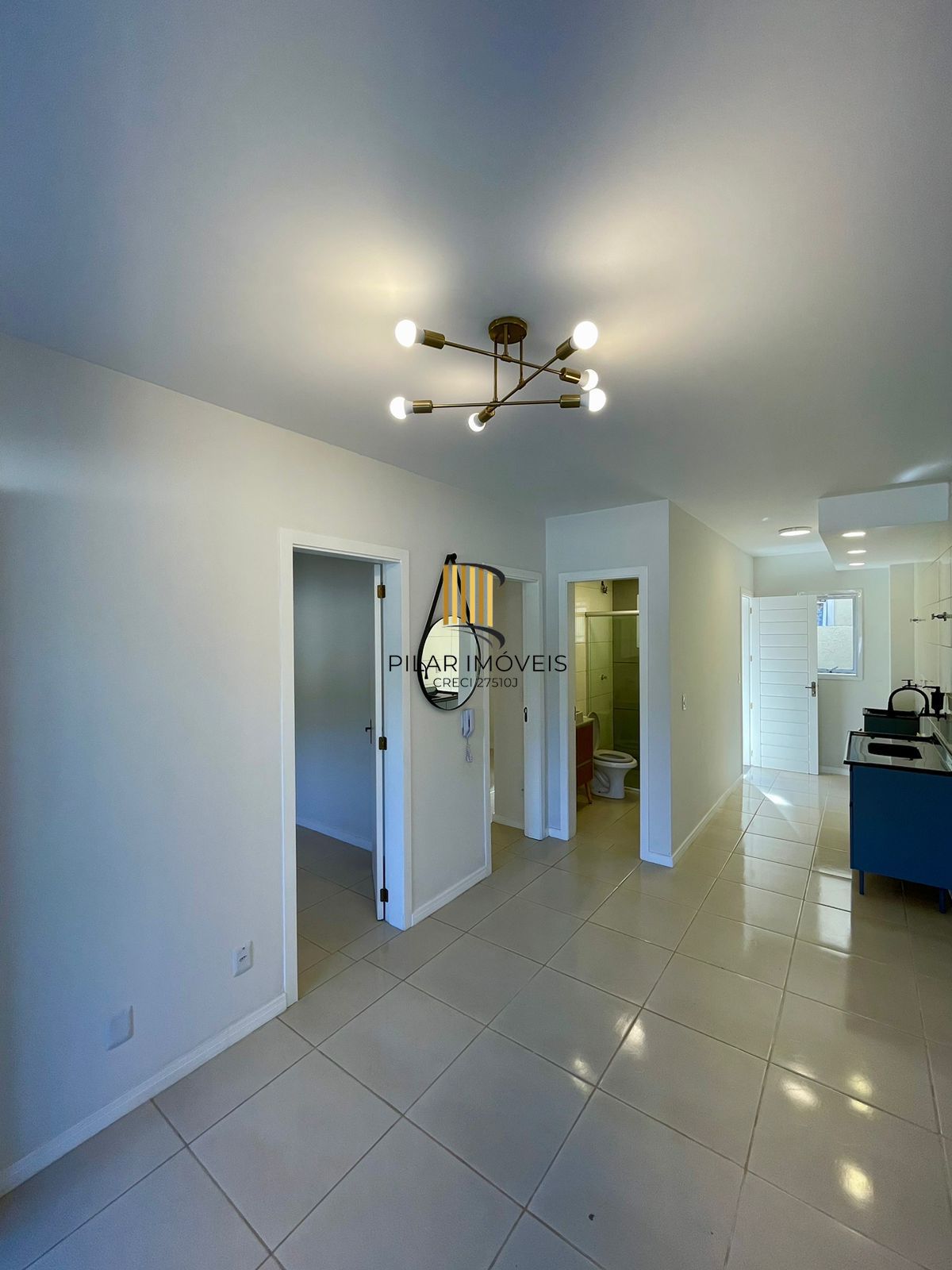 IMPECÁVEL - Casa toda reformada , com 2 dormitórios e 1 vaga