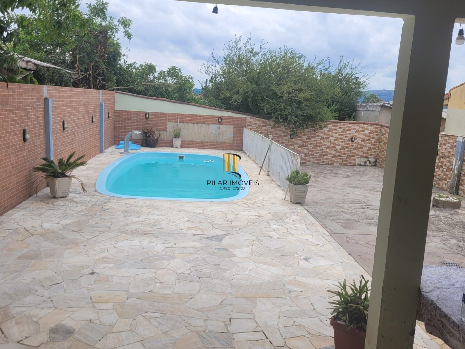 Casa 4 dormitórios no bairro Restinga