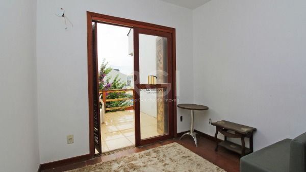 Casa em Porto Alegre, no bairro Hípica, com 3 dormitório(s), e 3 banheiros, à venda.