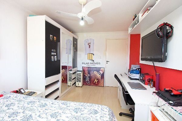 Casa em Porto Alegre, no bairro Ipanema, com 3 dormitório(s), e 3 banheiros, à venda.