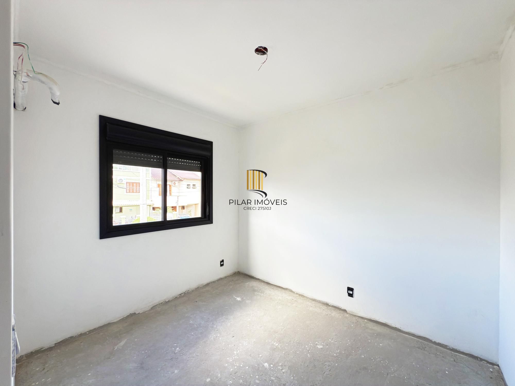 Casa em Porto Alegre, no bairro Hípica, com 4 dormitório(s), à venda.