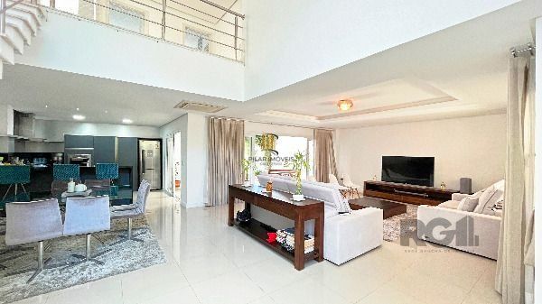 Casa Condominio em Porto Alegre, no bairro Hípica, com 3 dormitório(s), e 3 banheiros, à venda.