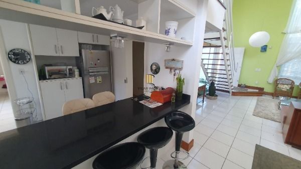 Casa em Porto Alegre, no bairro Espírito Santo, com 3 dormitório(s), e 3 banheiros, à venda.