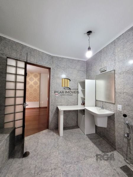 Casa Condominio em Porto Alegre, no bairro Hípica, com 3 dormitório(s), e 3 banheiros, à venda.