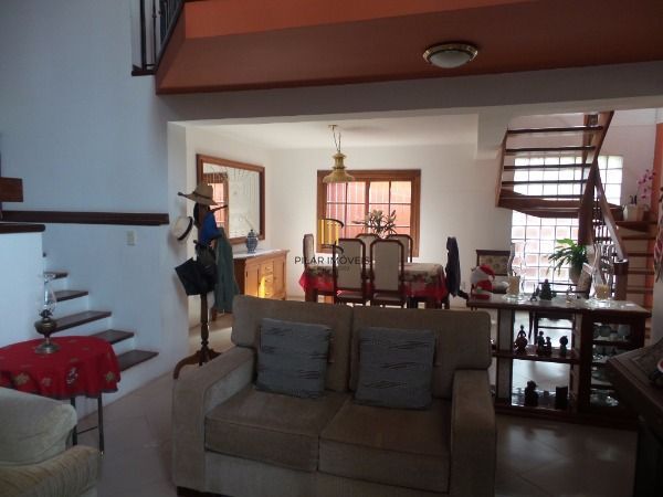 Casa para Venda - 287m², 4 dormitórios, sendo 1 suites, 4 vagas - Tristeza