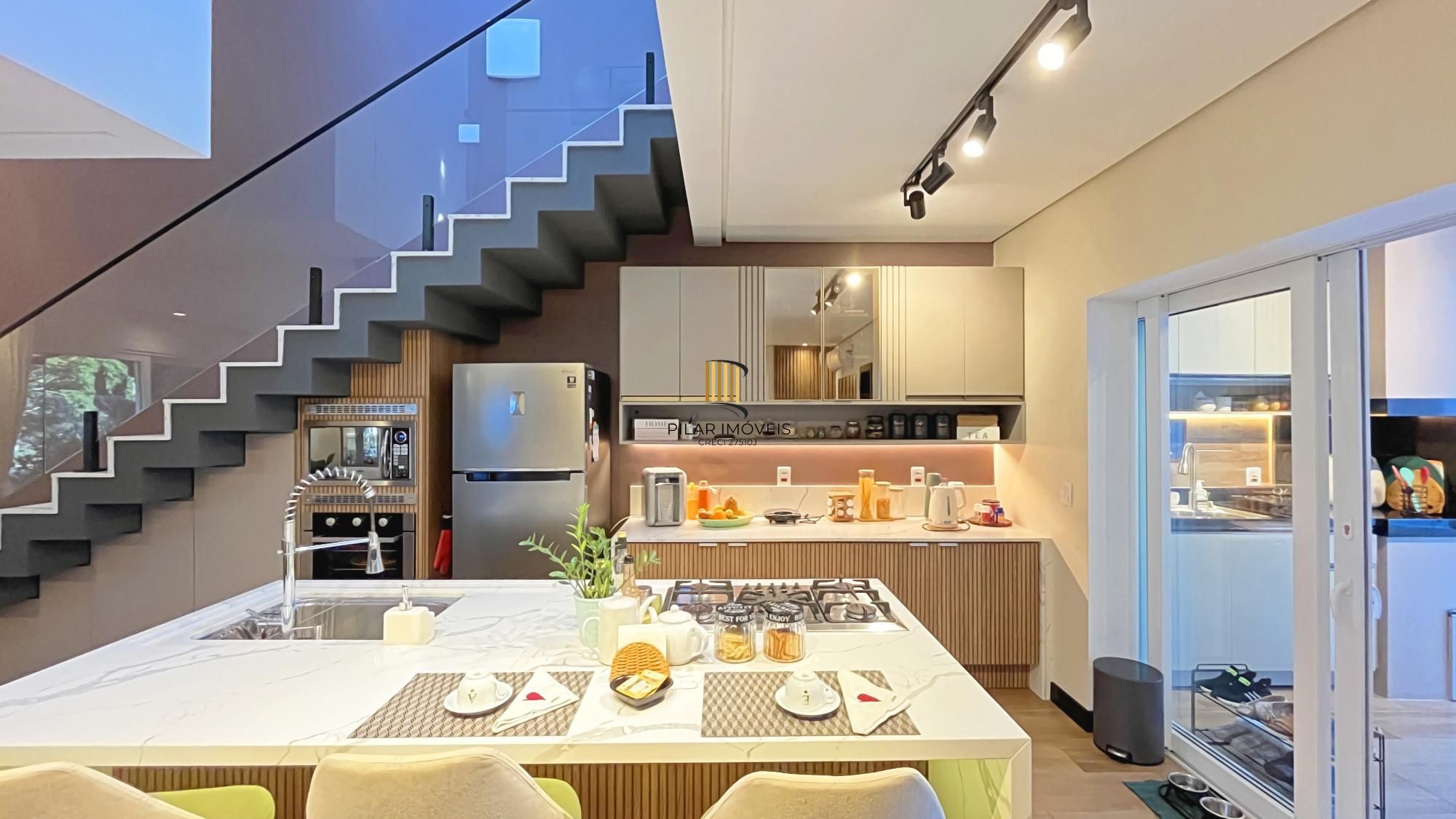 Casa à venda com 174m², 3 dormitórios, 3 suítes, 2 vagas, no bairro Hípica em Porto Alegre