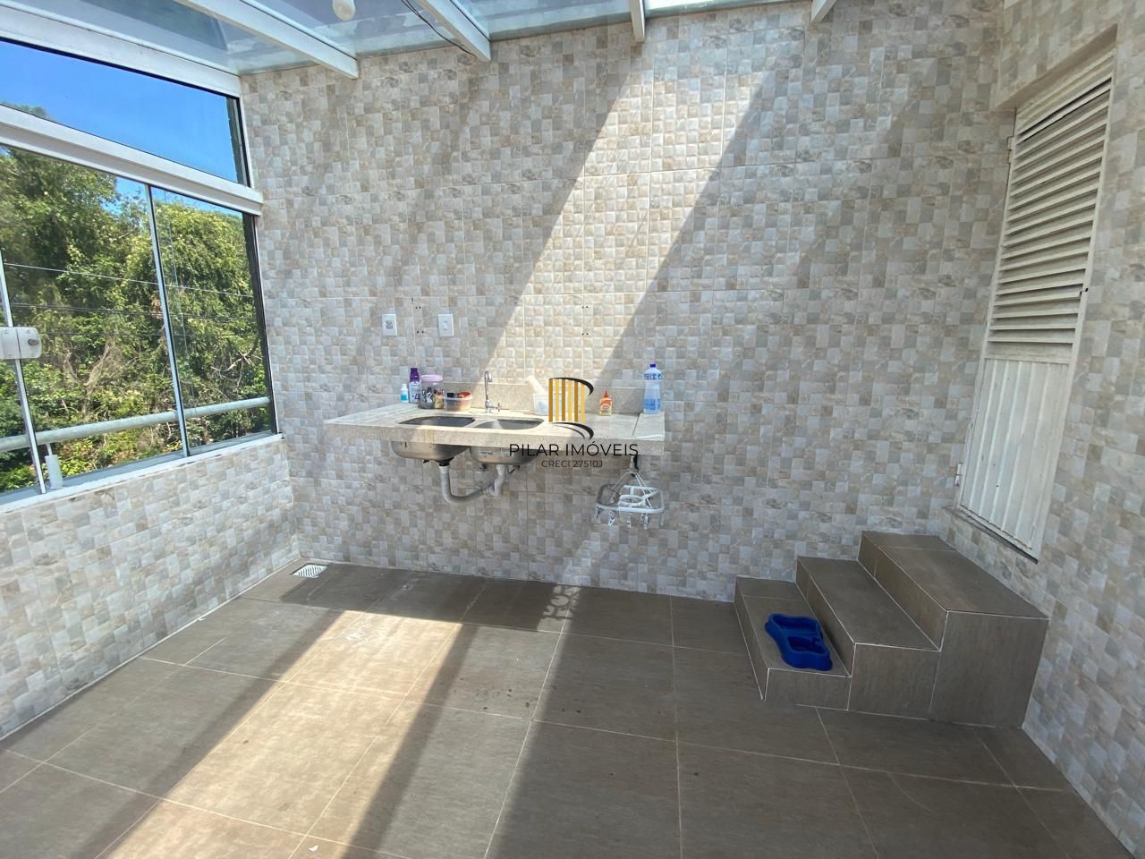 Casa em condomínio semimobiliada, no Lagos de Nova Ipanema