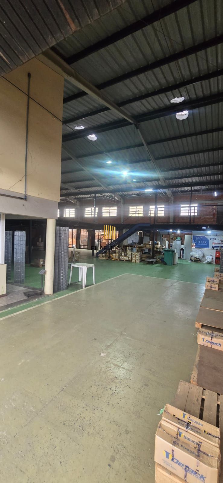 Pavilhão Comercial à Venda